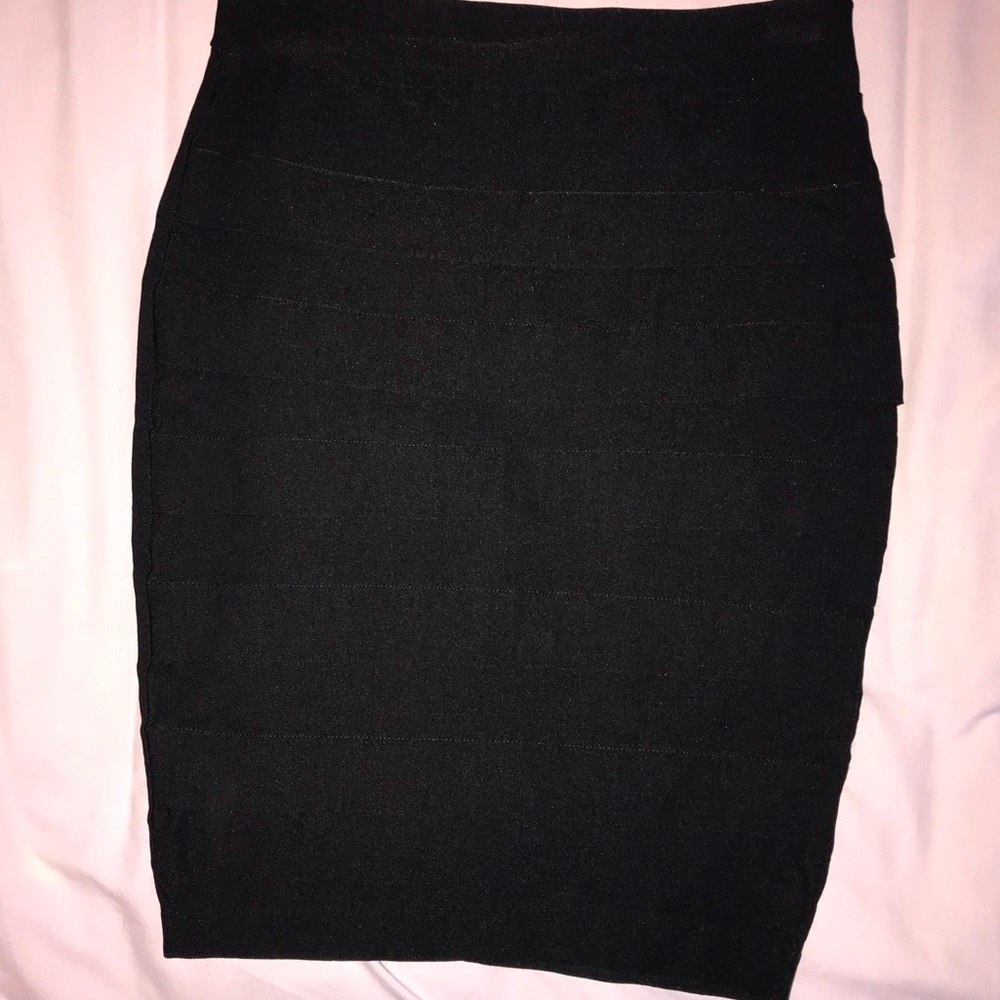 🌸 Black Pencil Skirt